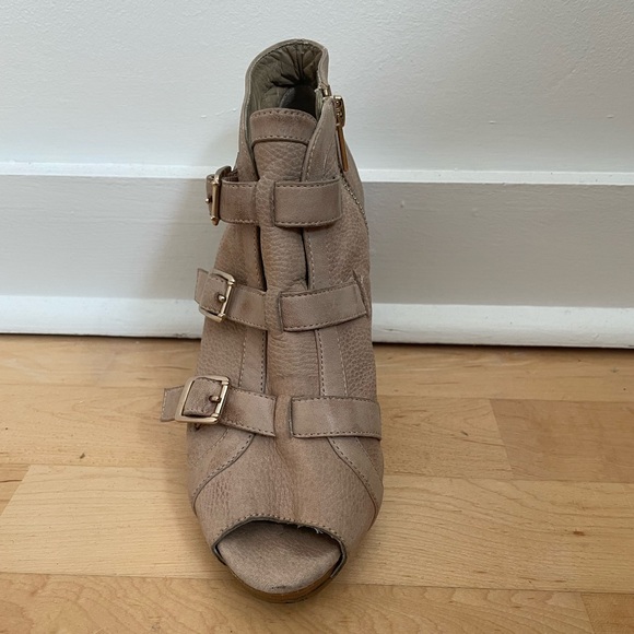 Arturo Chiang never worn peep toe pumps - Picture 2 of 5